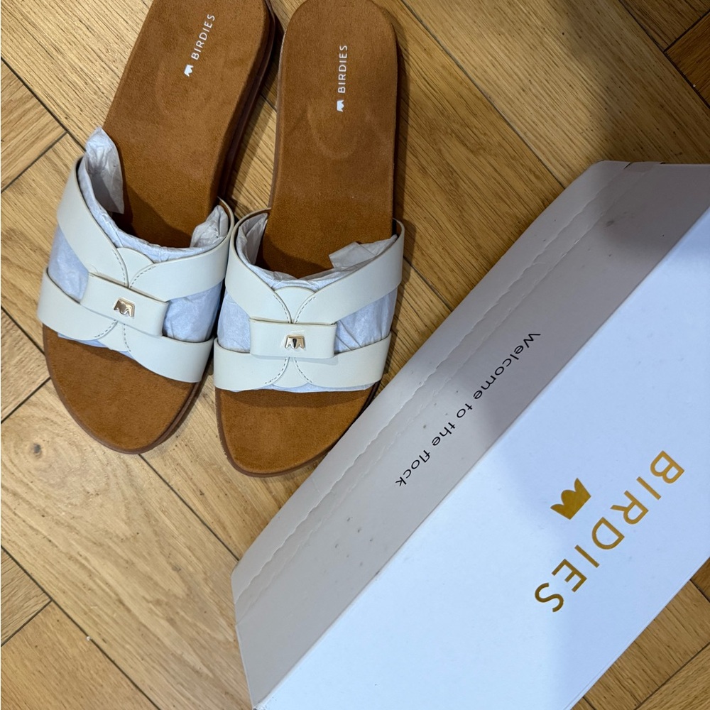 Birdies White Leather Slide Sandals with Gold Accent - Picture 2 of 3